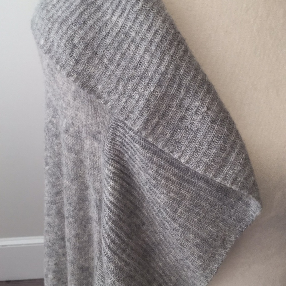 New Grey Cashmere Ruana - Picture 2 of 4